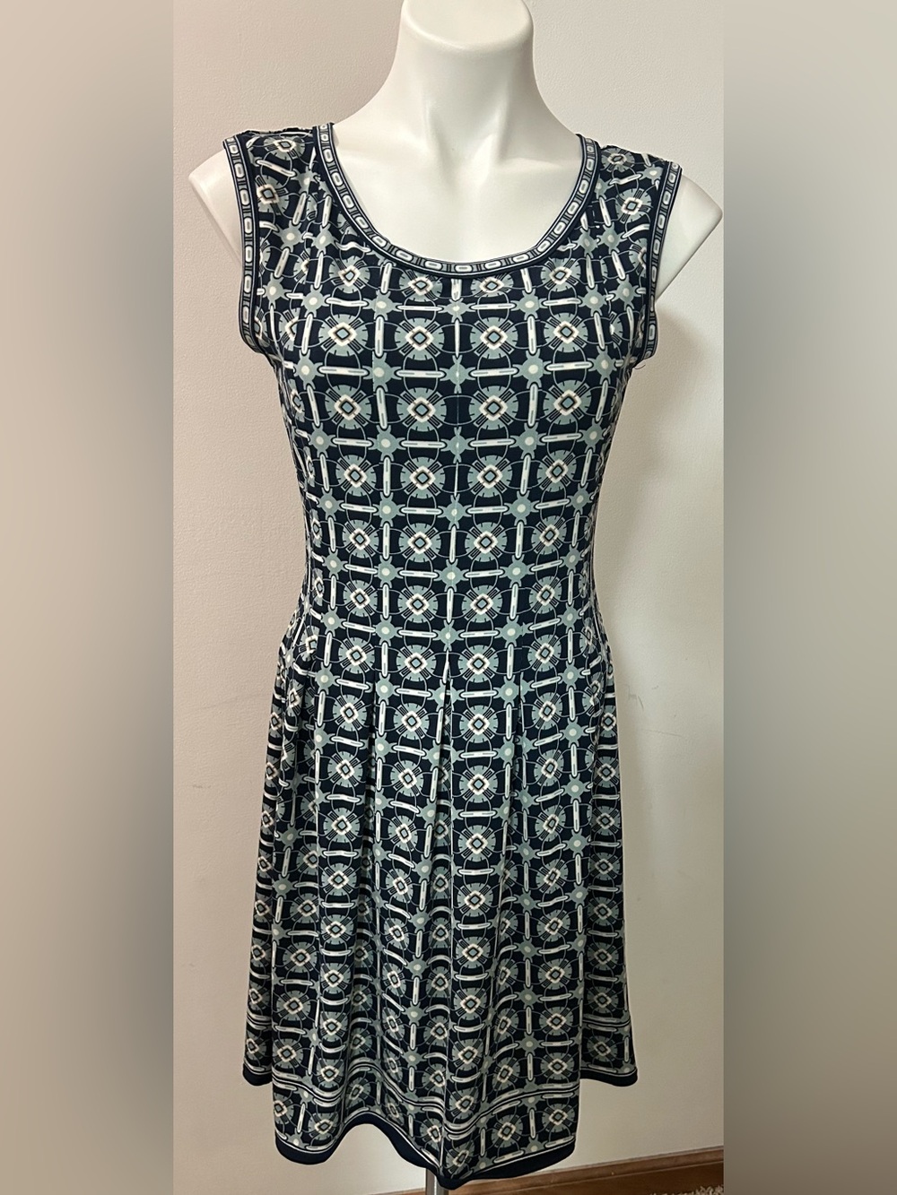 Max Studio Knee Length Dress Medium